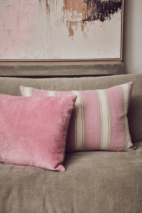 Coussin à rayure rose