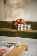 Coussin à carreaux brun 3