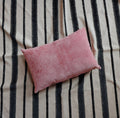 Coussin velours rose 2