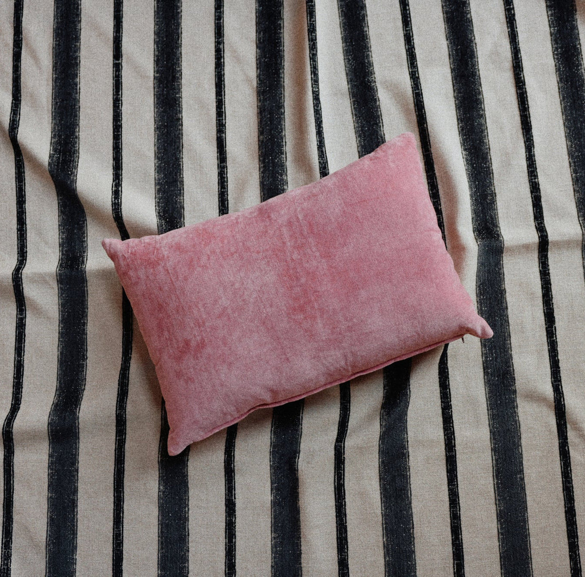 Coussin velours rose