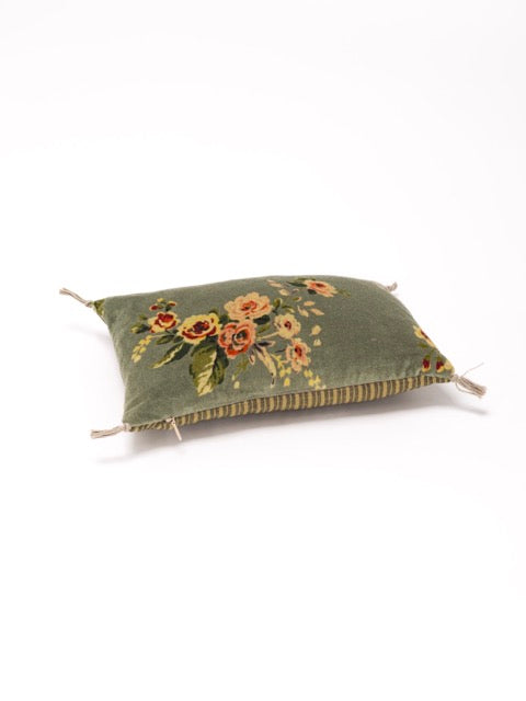 Coussin à fleurs velours jade