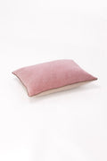 Coussin velours rose poudre 2