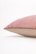 Coussin velours rose poudre 3
