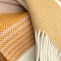 Plaid en laine ocre 2