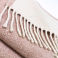 Plaid en laine rose 3